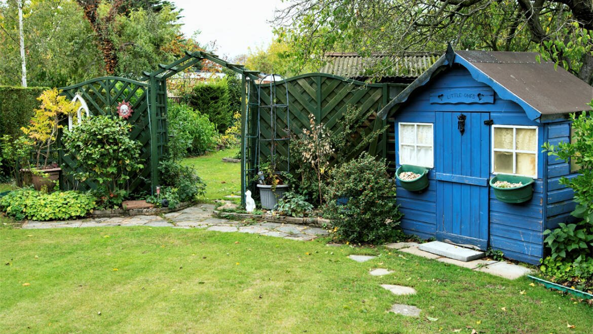 Lawn mowing and hedge trimming Essex